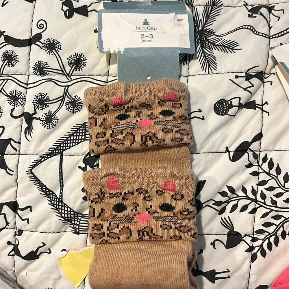 Gap NWT 2 pair size 2-3 years old socks